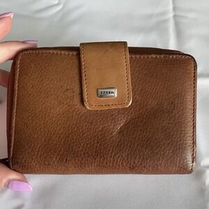 Fossil Caramel Brown Soft Pebbled Leather Wallet Zip & Snap Closure ID Holder
